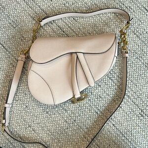 Beautiful pink saddle Dior bag, in great condition!